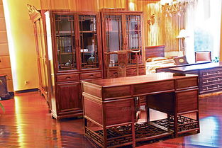 弘木印象 明式經(jīng)典系列紅木家具產(chǎn)品圖欣賞 雋秀柔和 精簡(jiǎn)流暢